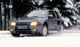 Peugeot 205 T16: Средно разположен двигател, 4х4 и 200 конски сили