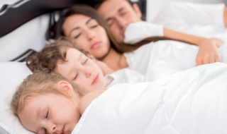 За или против детето да спи в леглото на родителите си
