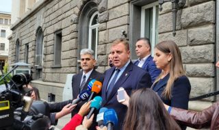 Двойката на ВМРО се регистрира за изборите