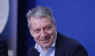 Кешбек със студентски такси за тройкаджии е организирал в НАТФИЗ ректорът проф. Мирослав  Дачев