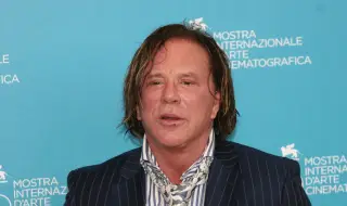 Мики Рурк заплаши с "дяволско възмездие" бившия си мениджър, връща парите на феновете