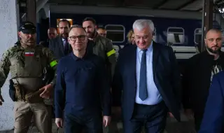 Охранител на полския президент придружи Дуда с нашивка на "Армия Крайова" в Киев