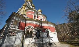 Разпада се камбанарията в Шипченския манастир