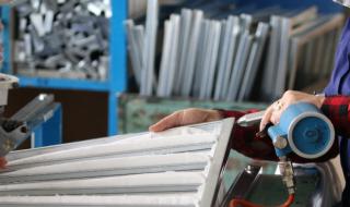 КНСБ: Съкращения в 12 големи и средни фирми от леката промишленост