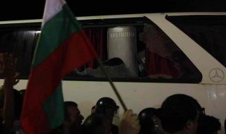 1 полицай на съд за нощта на белия автобус