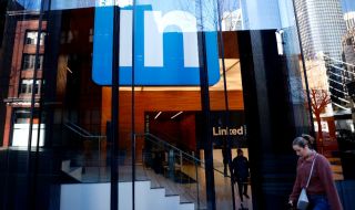 "LinkedIn" съкращава над 700 служители