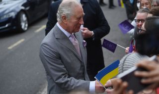 Кралицата и принц Чарлз дават свои дворци на бежанци от Украйна