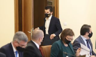 МС гласува новите областни управители