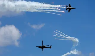 САЩ и Канада изпратиха изтребители заради руски военни самолети край Аляска