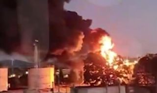 Пожар избухна близо до летище и нефтено депо в руския курорт Сочи