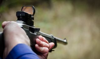 Стрелба в Петрич: Мъж нахлу с пушка в дома на бившата си и стана страшно