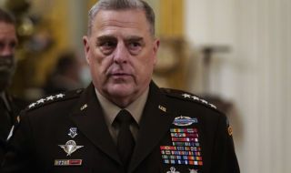 Топ US генерал посети американска база в Сирия