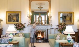 Защо кралица Елизабет II прекара последните си моменти в Балморал