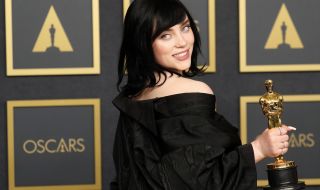 Официално заедно: Били Айлиш и Джеси Ръдърфорд не крият любовта си (СНИМКИ)