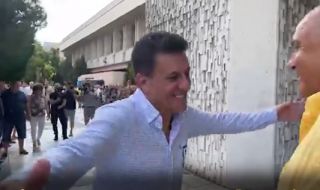 Кметът на Пазарджик посрещна превъзбуден Борисов (ВИДЕО)