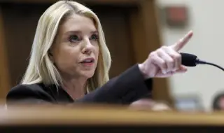 US Attorney General Refuses to Apologize to Epstein Victims - Democrats Should Apologize to Trump 