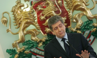 Първанов се вижда като консолидатор на партии