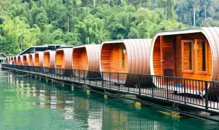 Къщите капсули се монтират за един ден