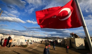 Меркел отива в Турция, за да насърчи сделката за бежанците
