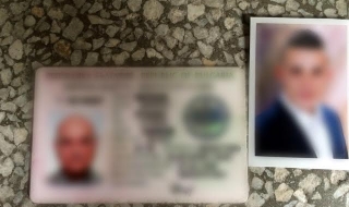 Задържаха двама за фалшиви документи