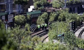 Влак уби трима в Лондон (ВИДЕО+СНИМКИ)