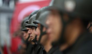 Турция провежда мащабни военни маневри