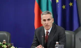 "Черните лебеди", които накацаха правителството на Гюров