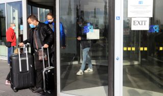 България въвежда PCR тест за пристигащите от чужбина