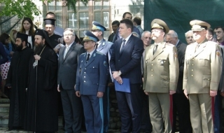 България има нужда от модерна, но и високо духовна армия