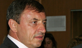 Алексей Петров си направи организация за изборите за парламент