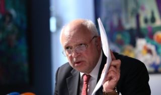 Минеков: Платили сме 700 бона на "Лувъра" за наша изложба, а преди сме печелили милиони