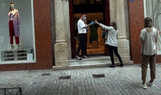 Моловете в Гърция отварят врати