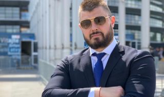 Бареков: Слави ще драсне две изречения във Facebook преди изборите и хоп – 100 депутата