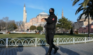 Атентаторът още е в Истанбул