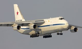 Канада конфискува руски самолет, докарал тестове за коронавирус от Китай преди година, дава го на Украйна