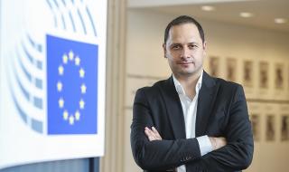 Петър Витанов: Забравихте ли кой запълни окопите на Лечков?