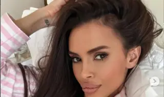 Попфолк певицата Мария се пусна чисто гола от банята (СНИМКИ)