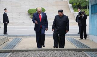 Тръмп и Ким Чен Ун се срещнаха (СНИМКИ)