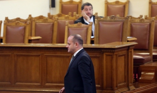 Радан Кънев минава в опозиция