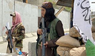 Русия и Китай ще помогнат на талибаните „да поемат отговорност”