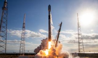 SpaceX търси космически туристи