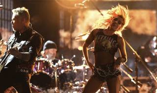 Lady Gaga поема вокалите на Metallica (ВИДЕО)