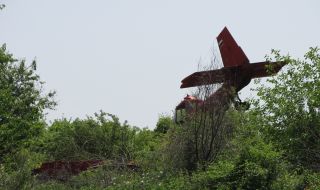 Селскостопански самолет се разби, пилотът загина