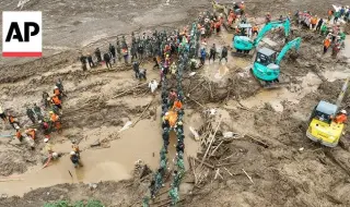 Жертвите на свлачището в Западна Ява в Индонезия са поне 50 ВИДЕО