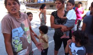 Обвързват социалните помощи с ходенето на детска градина и училище