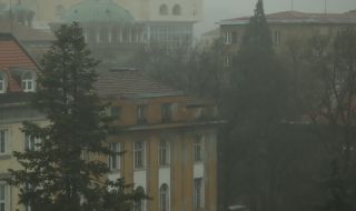 Опасност от гръмотевична буря над София