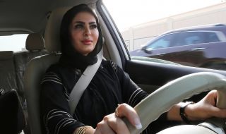 Саудитска Арабия: 34 години затвор заради няколко постинга в интернет