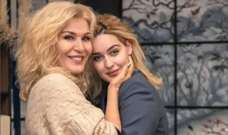 Бременната Мари Константин и семейството ѝ са с COVID (СНИМКИ)