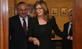 Турският външен министър е говорил със Захариева, не се съобщава нищо за съдържанието на разговора