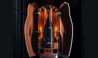 Bugatti показа супер шампанско в карбонова бутилка